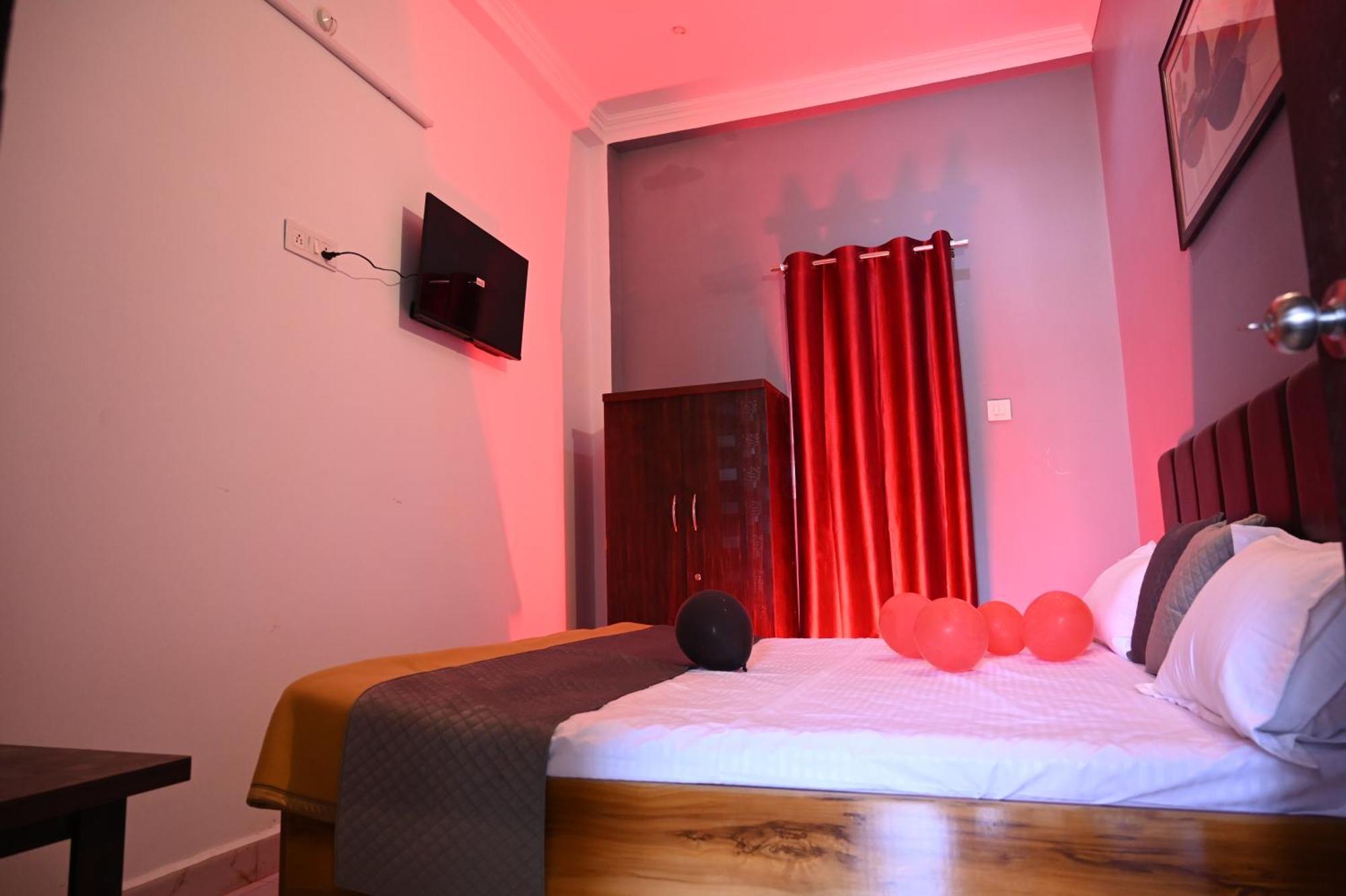 Hotel Ayodhya Paying Guest ภายนอก รูปภาพ