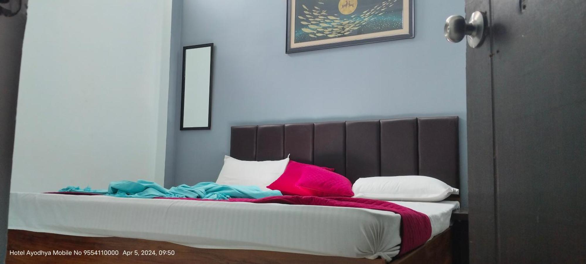 Hotel Ayodhya Paying Guest ภายนอก รูปภาพ