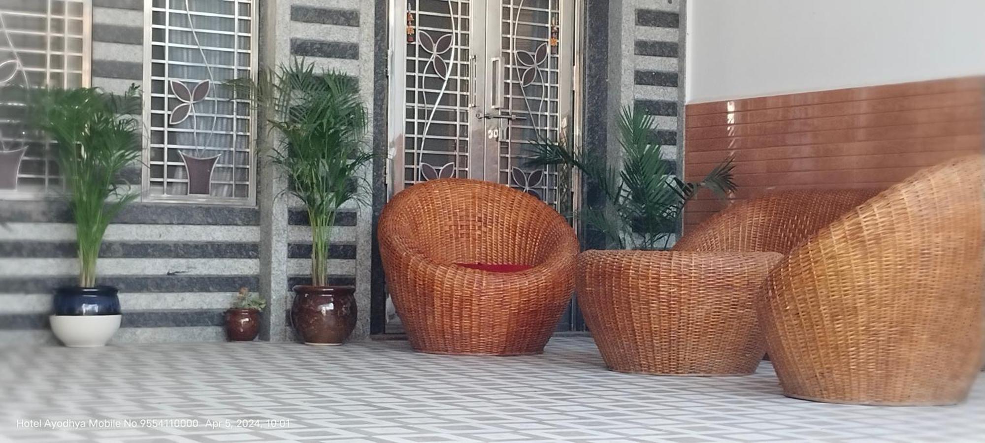 Hotel Ayodhya Paying Guest ภายนอก รูปภาพ