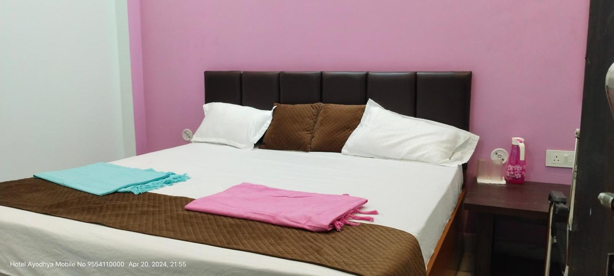Hotel Ayodhya Paying Guest ภายนอก รูปภาพ