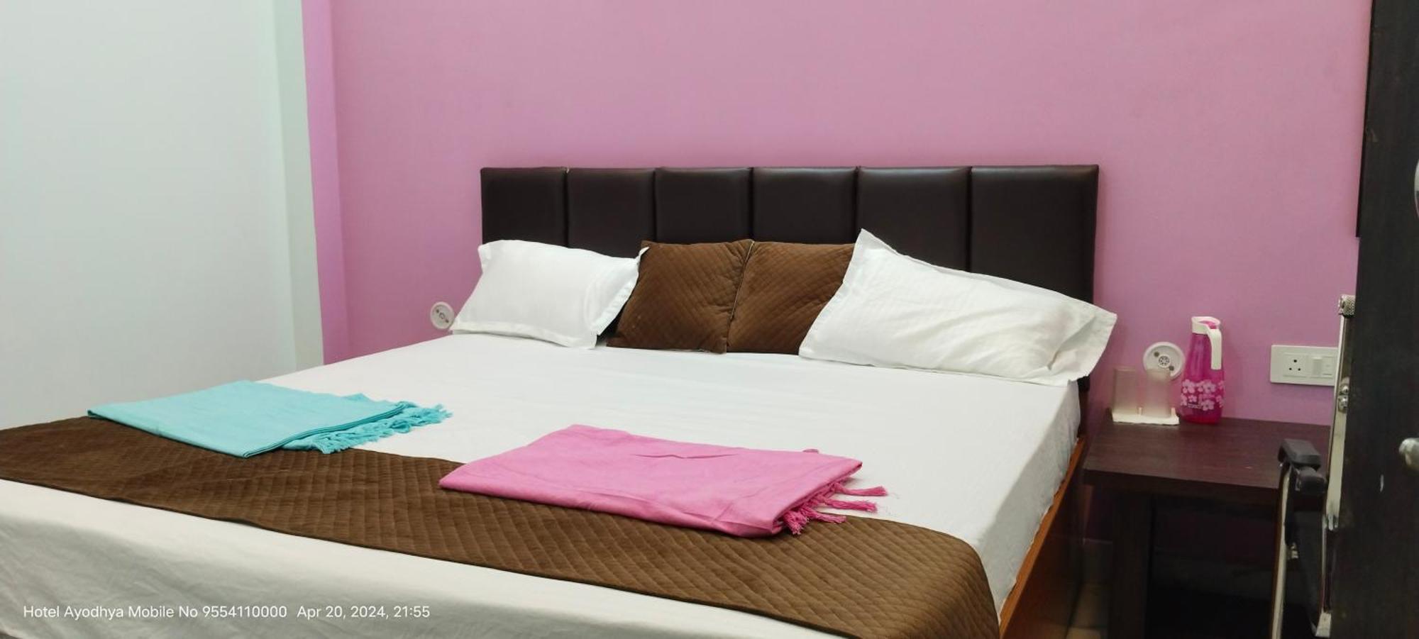 Hotel Ayodhya Paying Guest ภายนอก รูปภาพ