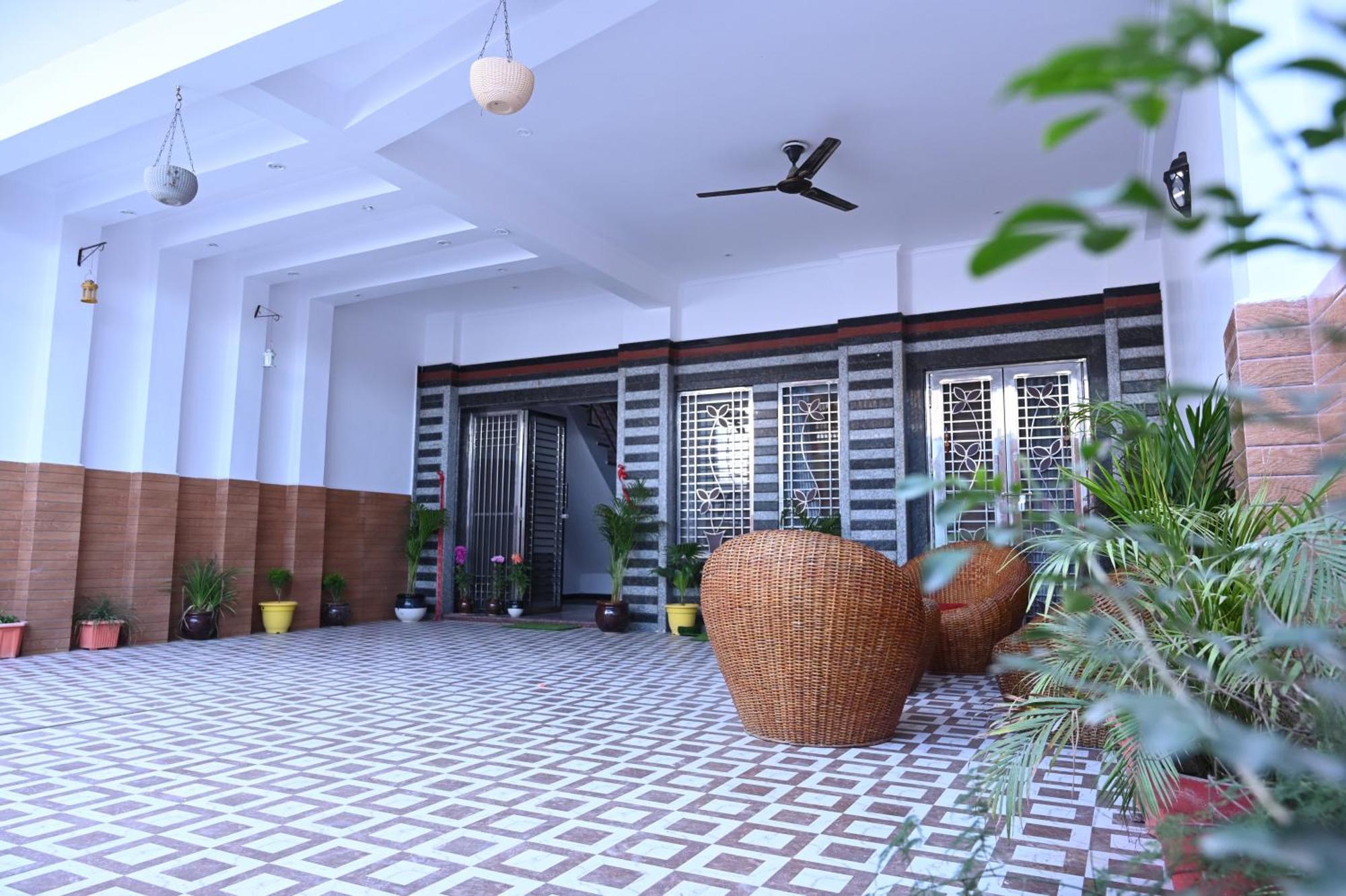 Hotel Ayodhya Paying Guest ภายนอก รูปภาพ